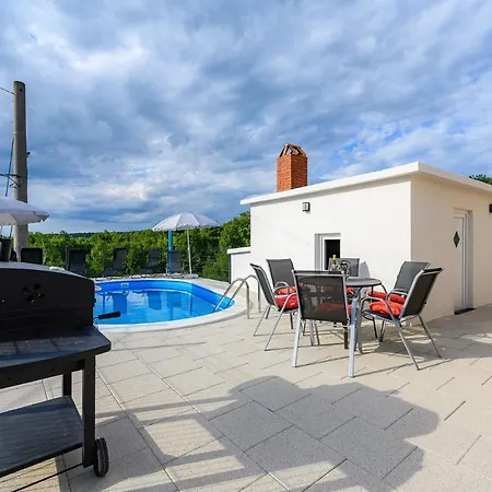 Paradiz Labin (Istria)